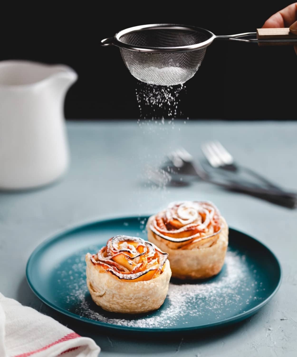 postre con frutas cubierto de edulcorante sin azúcar, dulce natural bajo en calorías y elaborado con edulcorantes